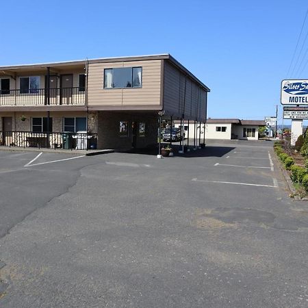 Silver Sands Motel Флорънс Екстериор снимка
