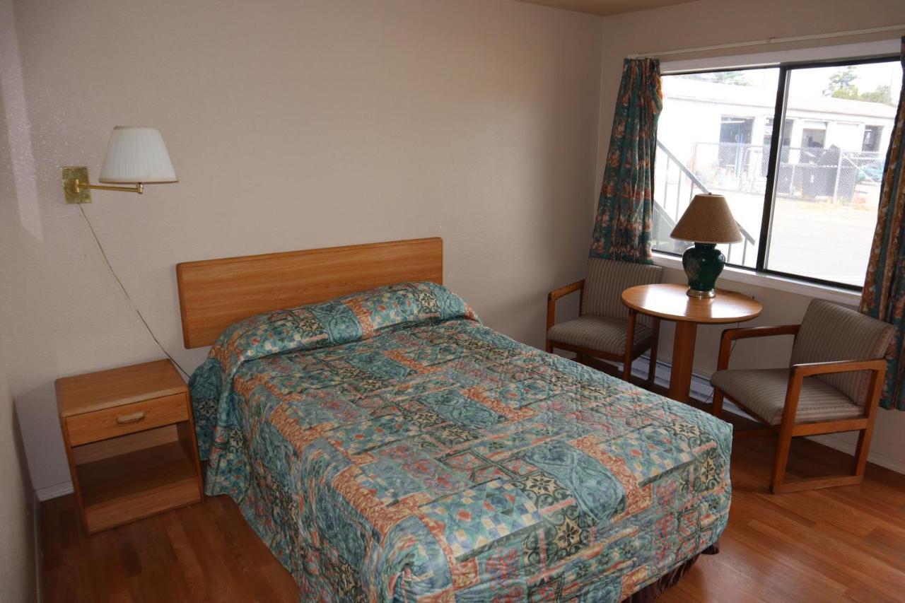 Silver Sands Motel Флорънс Екстериор снимка