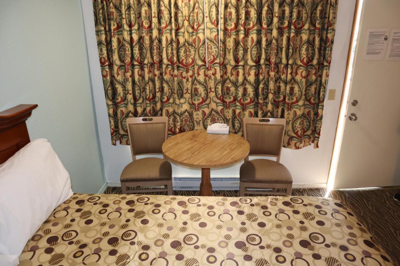 Silver Sands Motel Флорънс Екстериор снимка