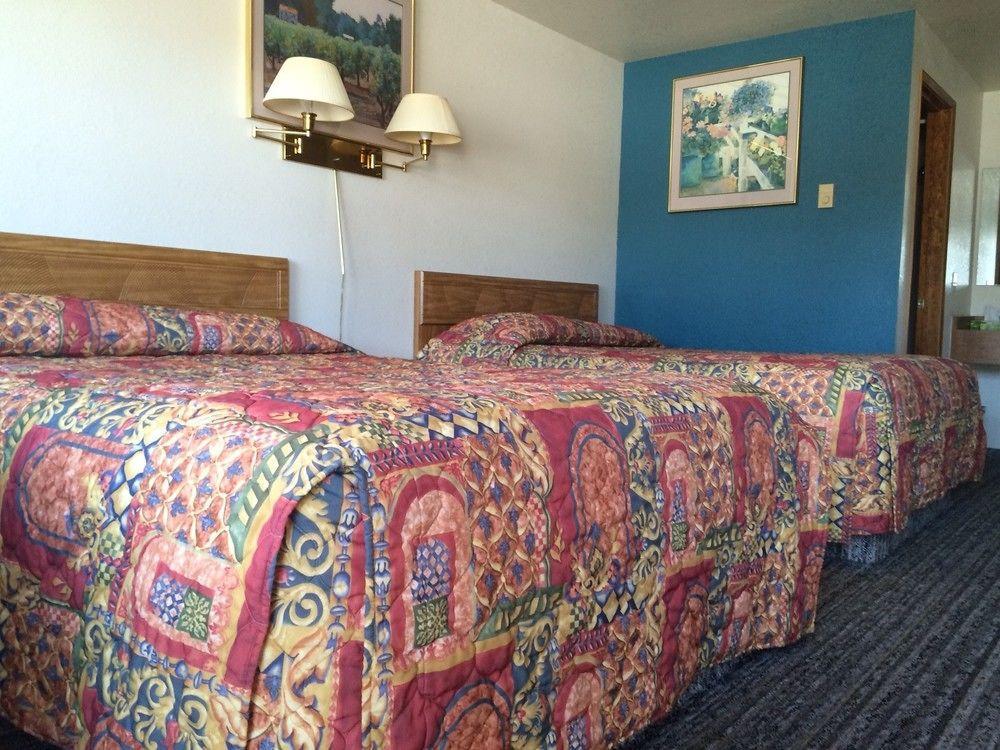 Silver Sands Motel Флорънс Екстериор снимка